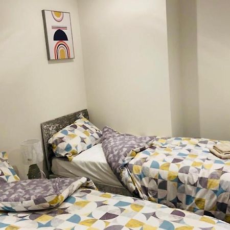 Green Lantern, Private En-Suite Double Bedroom آفلي المظهر الخارجي الصورة