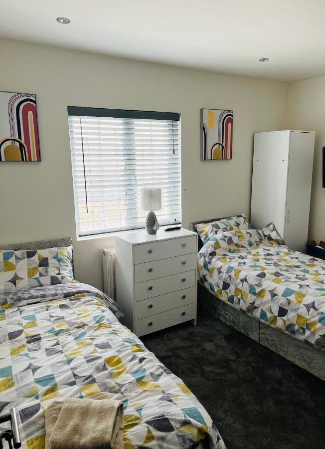 Green Lantern, Private En-Suite Double Bedroom آفلي المظهر الخارجي الصورة