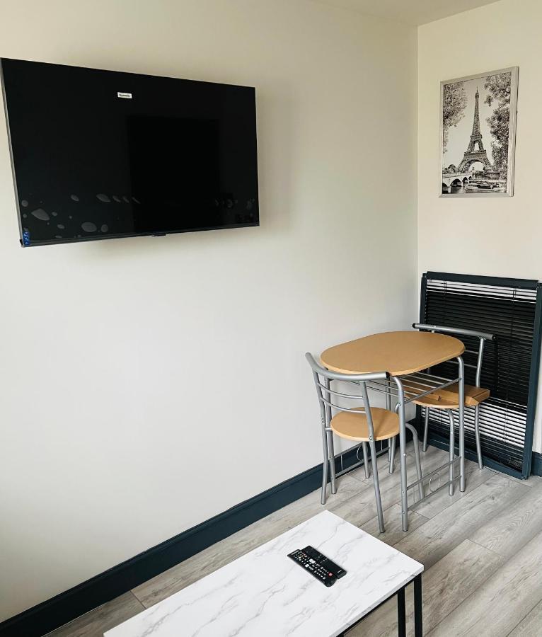 Green Lantern, Private En-Suite Double Bedroom آفلي المظهر الخارجي الصورة