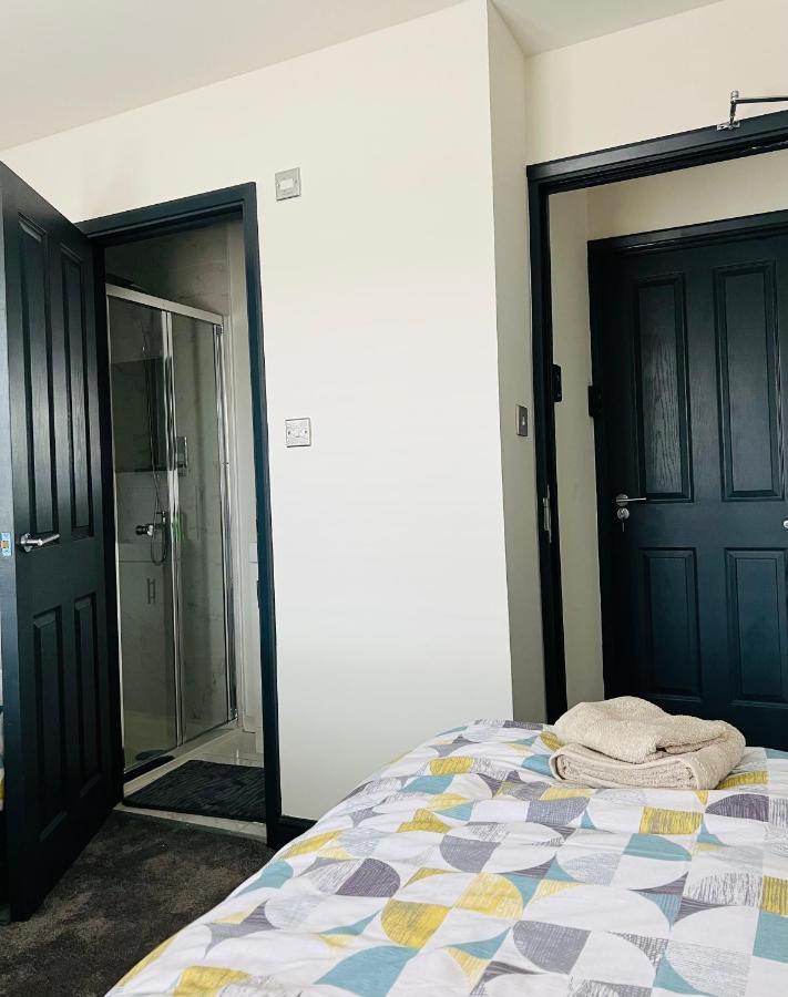 Green Lantern, Private En-Suite Double Bedroom آفلي المظهر الخارجي الصورة