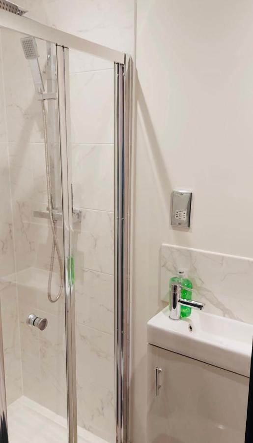 Green Lantern, Private En-Suite Double Bedroom آفلي المظهر الخارجي الصورة