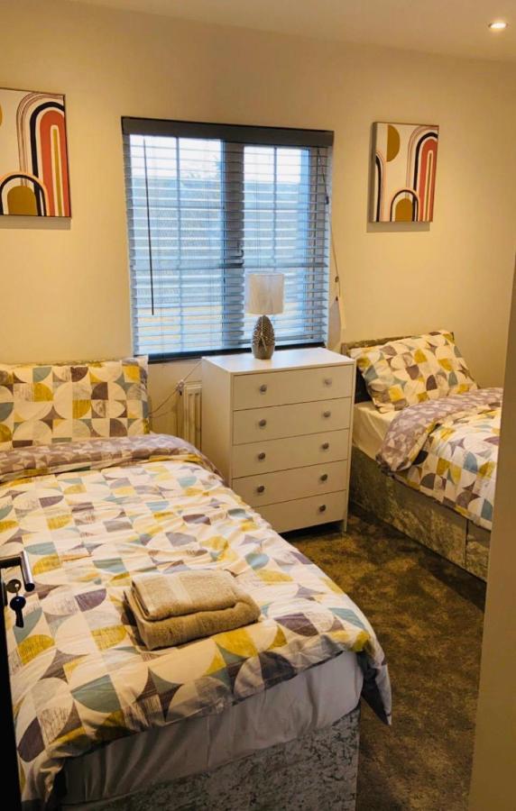 Green Lantern, Private En-Suite Double Bedroom آفلي المظهر الخارجي الصورة