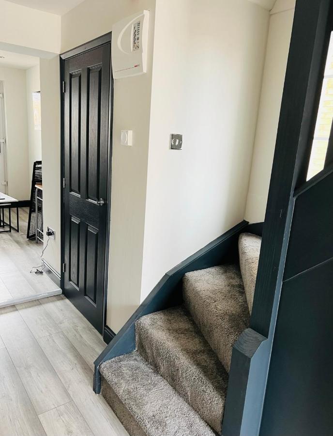 Green Lantern, Private En-Suite Double Bedroom آفلي المظهر الخارجي الصورة